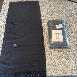 Rechargeable black heated scarf